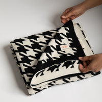 Houndstooth Organic Cotton Throw Blanket - Black/Natural