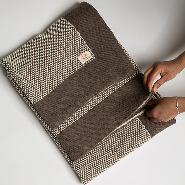 Eka Stipple Organic Cotton Throw Blanket