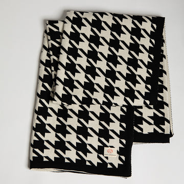 Houndstooth Organic Cotton Throw Blanket