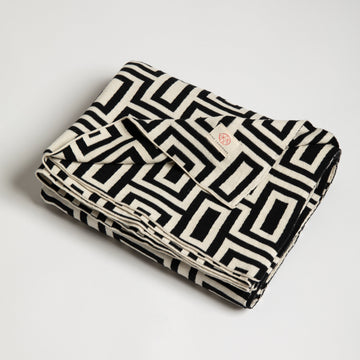 Galaxy Organic Cotton Throw Blanket - Black/Natural