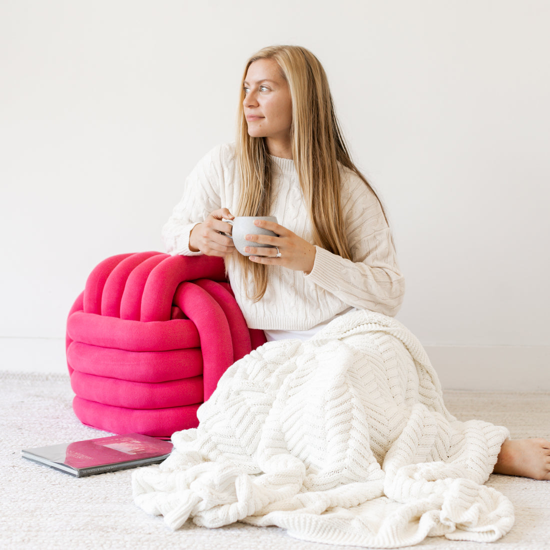 Knotted pouf - Neon pink