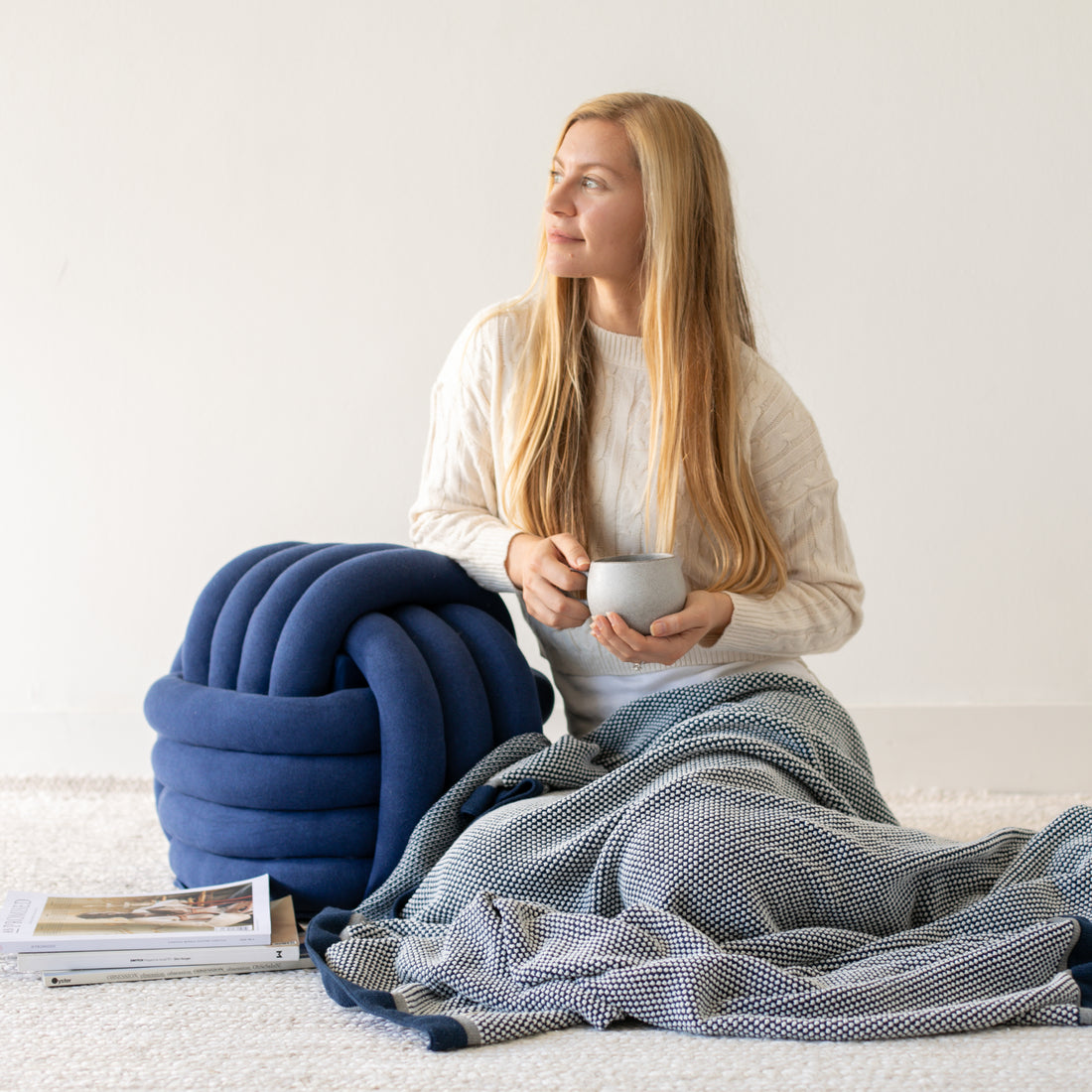 Knotted pouf - Federal blue mel